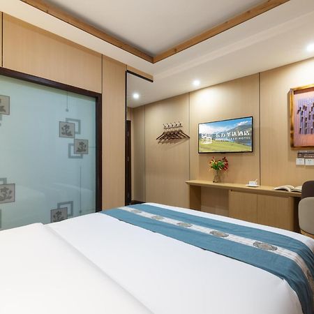 The East Hotel-Very Close To The Drum Tower,The Lama Temple,Houhai Bar Street,And The Forbidden City,There Are Many Old Beijing Traditional Hutongs Around The Hotel ,Experience The Culture Of Old Beijing Hutongs,Near Exit A Of Shichahai On Metro Line Екстериор снимка