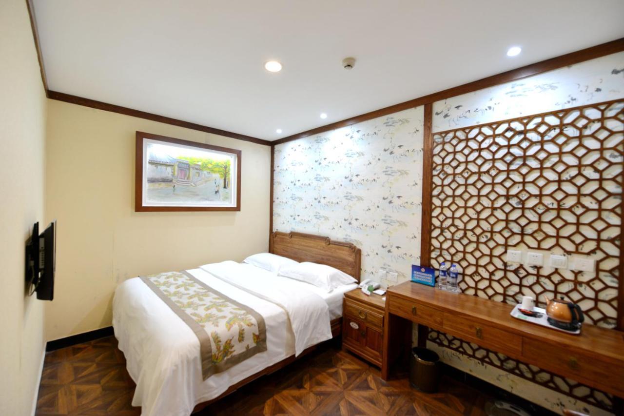The East Hotel-Very Close To The Drum Tower,The Lama Temple,Houhai Bar Street,And The Forbidden City,There Are Many Old Beijing Traditional Hutongs Around The Hotel ,Experience The Culture Of Old Beijing Hutongs,Near Exit A Of Shichahai On Metro Line Екстериор снимка
