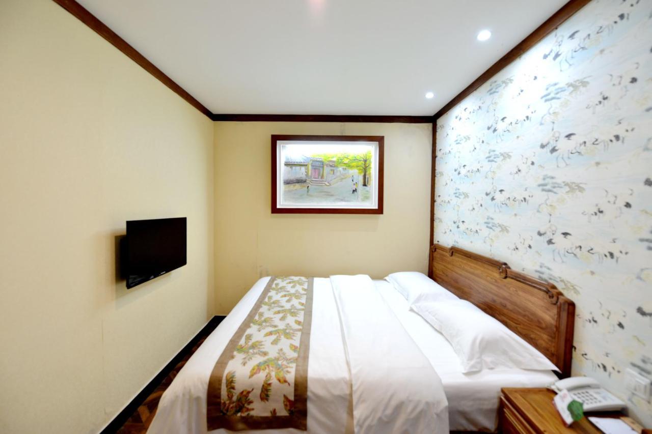 The East Hotel-Very Close To The Drum Tower,The Lama Temple,Houhai Bar Street,And The Forbidden City,There Are Many Old Beijing Traditional Hutongs Around The Hotel ,Experience The Culture Of Old Beijing Hutongs,Near Exit A Of Shichahai On Metro Line Екстериор снимка