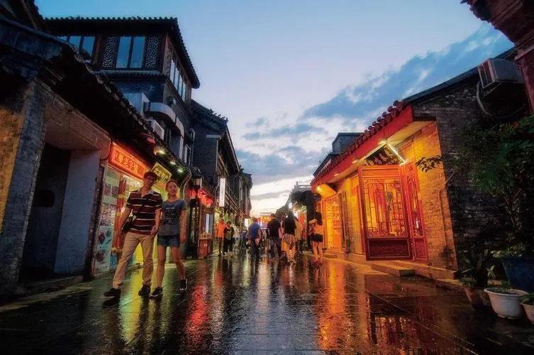 The East Hotel-Very Close To The Drum Tower,The Lama Temple,Houhai Bar Street,And The Forbidden City,There Are Many Old Beijing Traditional Hutongs Around The Hotel ,Experience The Culture Of Old Beijing Hutongs,Near Exit A Of Shichahai On Metro Line Екстериор снимка