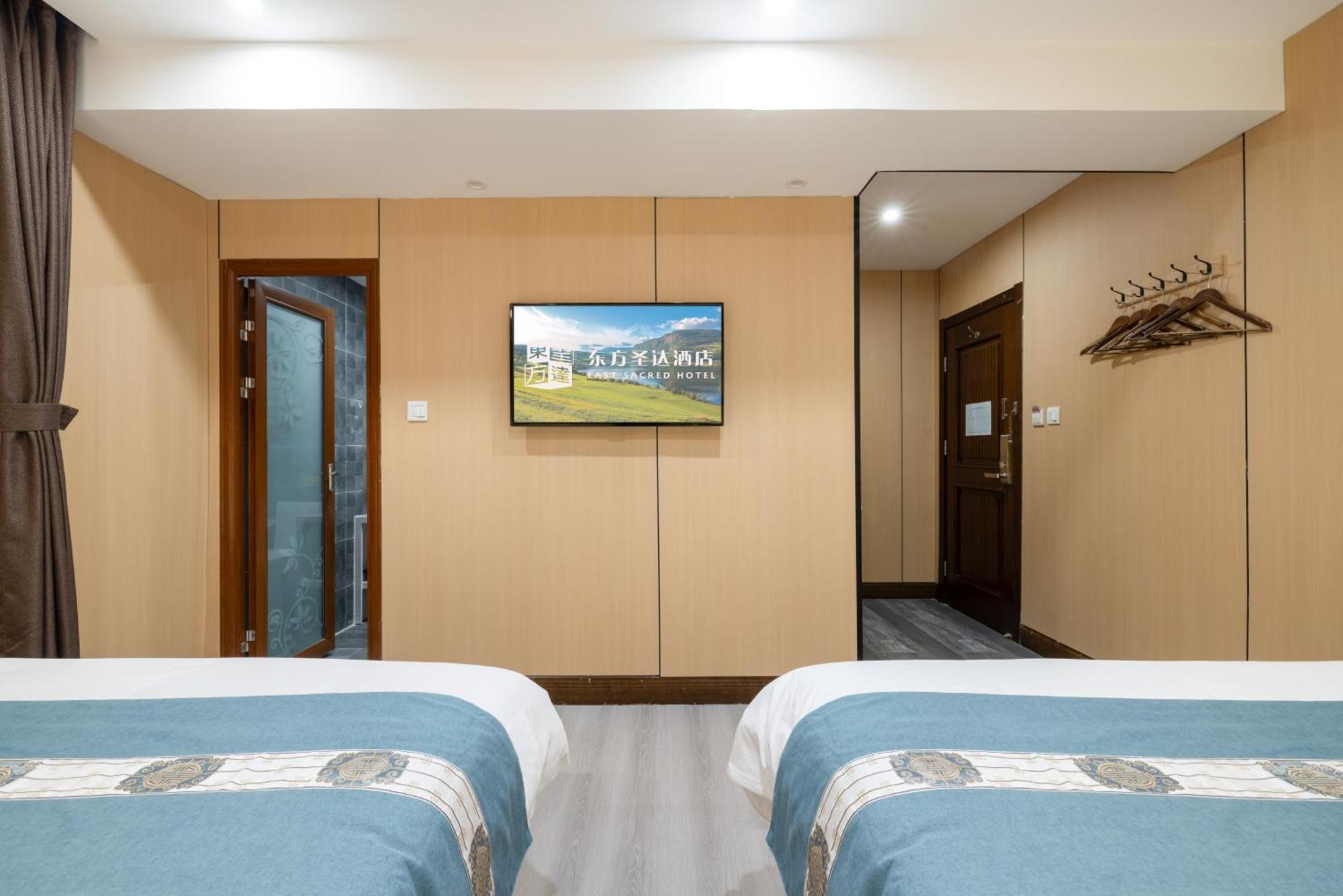 The East Hotel-Very Close To The Drum Tower,The Lama Temple,Houhai Bar Street,And The Forbidden City,There Are Many Old Beijing Traditional Hutongs Around The Hotel ,Experience The Culture Of Old Beijing Hutongs,Near Exit A Of Shichahai On Metro Line Екстериор снимка