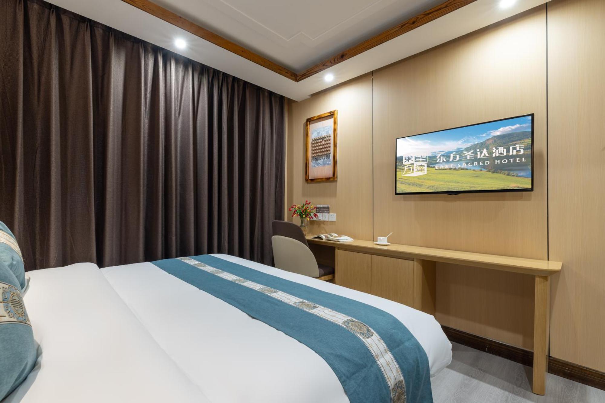 The East Hotel-Very Close To The Drum Tower,The Lama Temple,Houhai Bar Street,And The Forbidden City,There Are Many Old Beijing Traditional Hutongs Around The Hotel ,Experience The Culture Of Old Beijing Hutongs,Near Exit A Of Shichahai On Metro Line Екстериор снимка