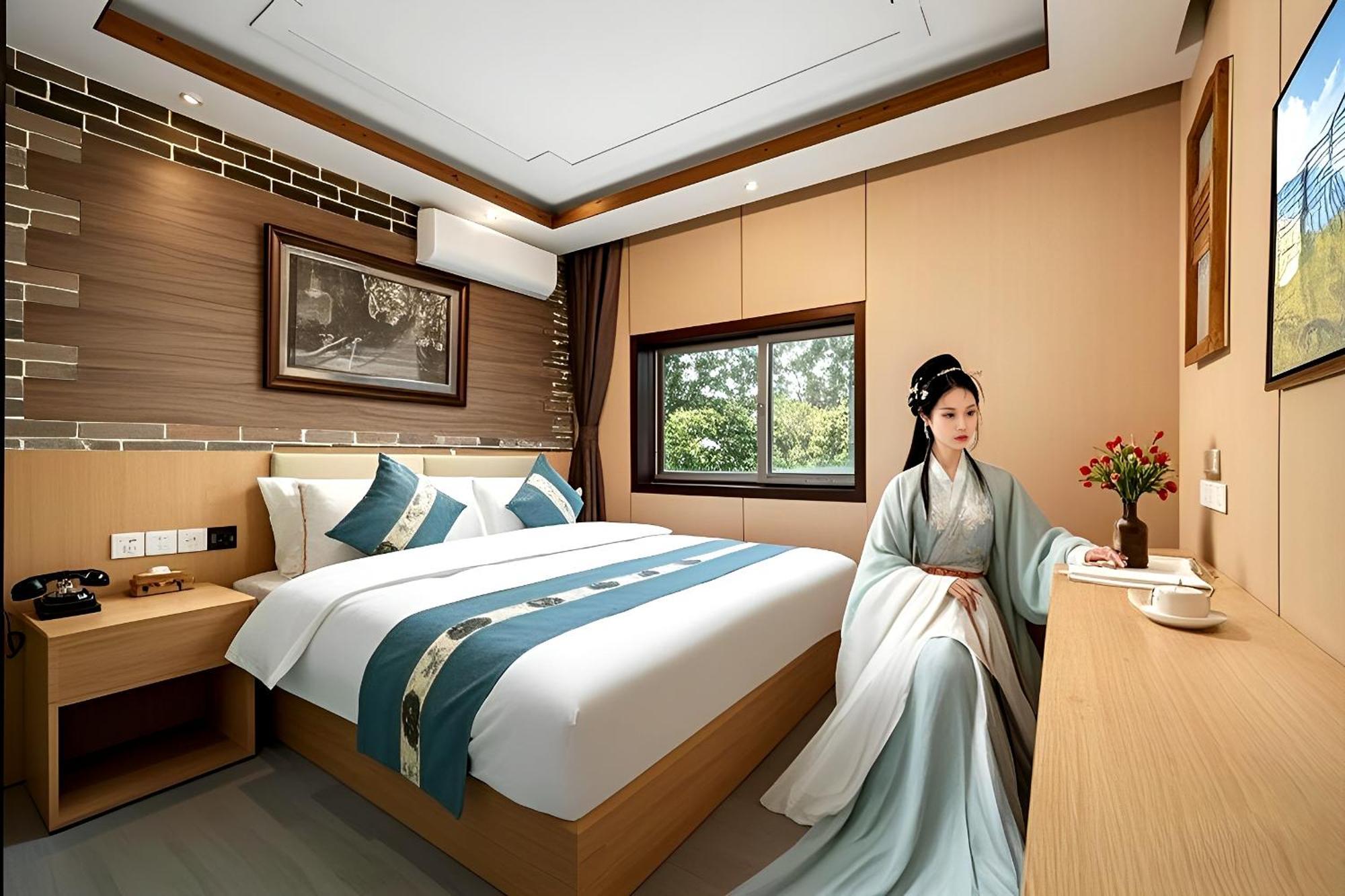 The East Hotel-Very Close To The Drum Tower,The Lama Temple,Houhai Bar Street,And The Forbidden City,There Are Many Old Beijing Traditional Hutongs Around The Hotel ,Experience The Culture Of Old Beijing Hutongs,Near Exit A Of Shichahai On Metro Line Екстериор снимка